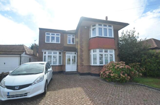 6 bed property, in Woodmere Avenue, £780,000