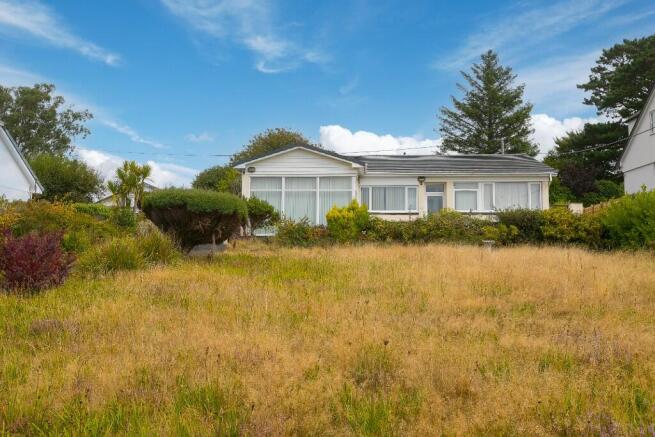 4 bed property, in Sea Road, £800,000