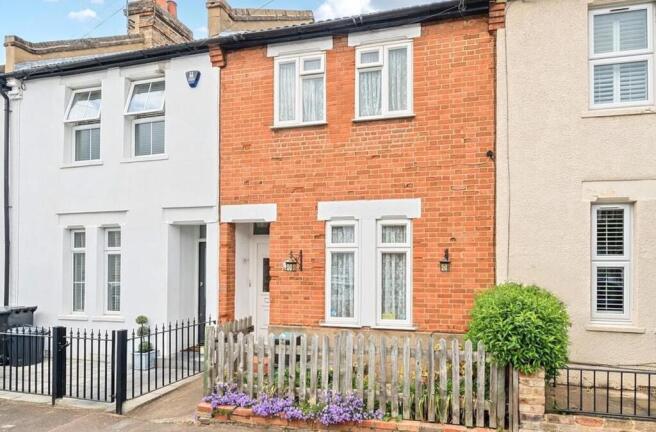 2 bed property, in Adelaide Road, £475,000