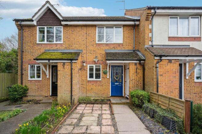 2 bed property, in Gisburne Way, £415,000