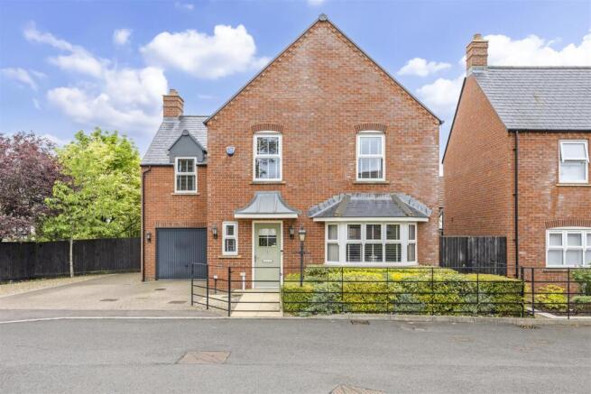 5 bed property, in Maisemore, £600,000