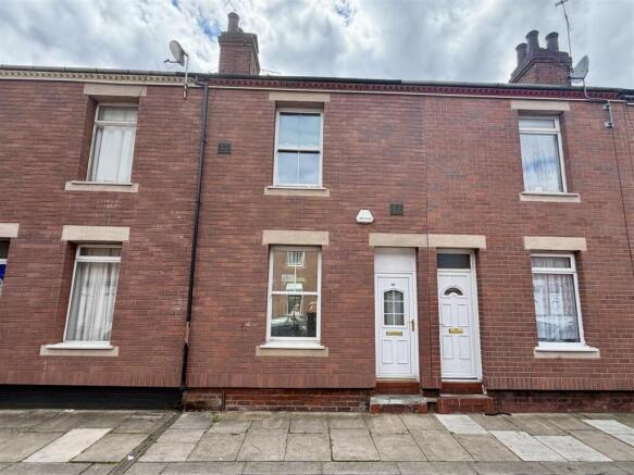 2 bed property, in Stoneclose Avenue, £60,000