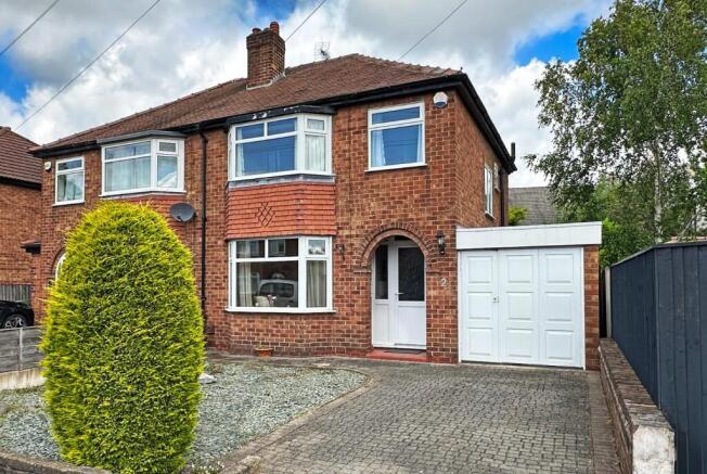 3 bed property, in Tulip Drive, £425,000