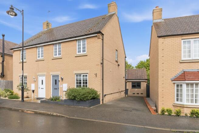 4 bed property, in Pine Lane, £330,000