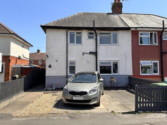 4 bed property, in Staunton Road, £150,000