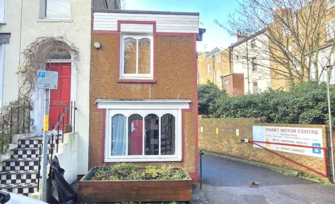 Land, in The Lodge, £5,000