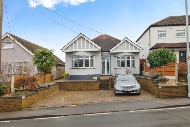 2 bed property, in Daws Heath Road, £500,000