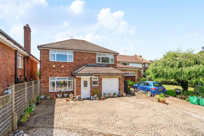 3 bed property, in Larkswood Rise, £950,000