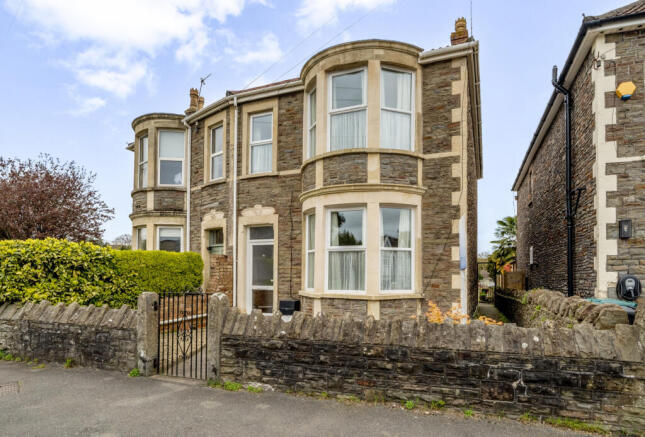 3 bed property, in Buckingham Place, £375,000