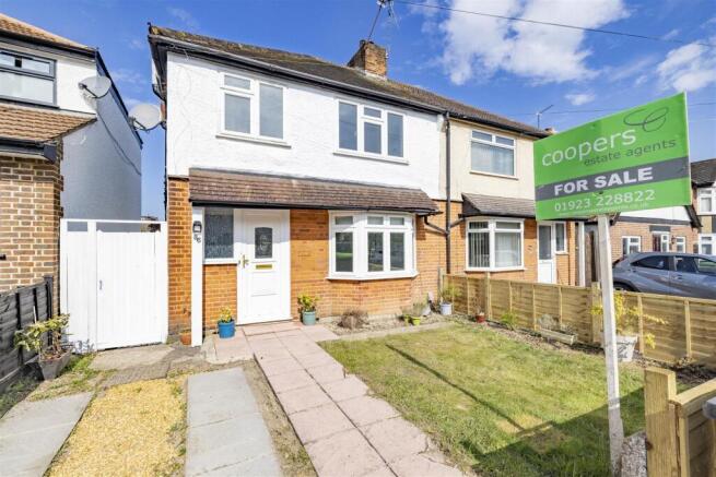 3 bed property, in Bushey Mill Crescent, £490,000