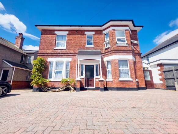 4 bed property, in Boundary Road, £400,000
