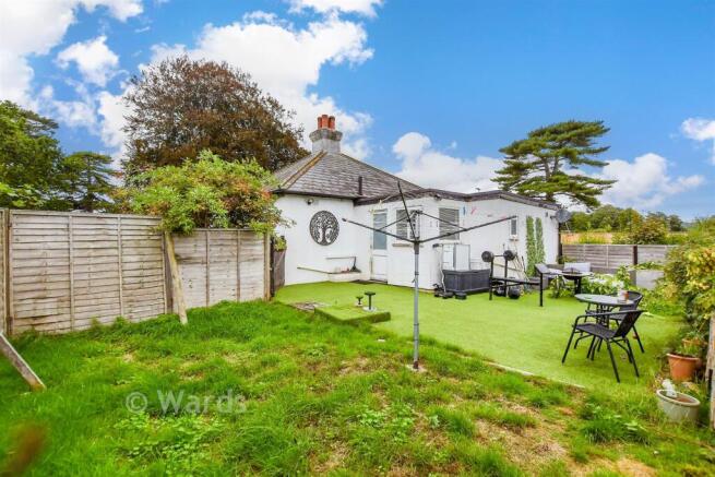 2 bed property, in London Road, £450,000