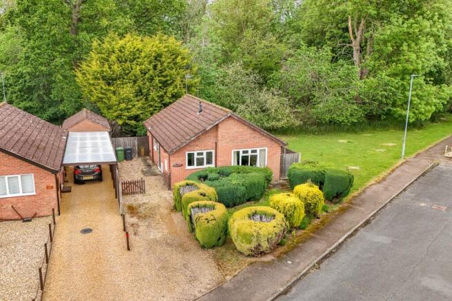 2 bed property, in Euston Way, £225,000