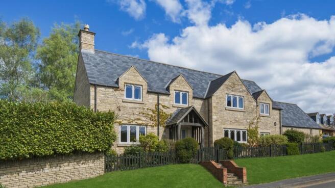 5 bed property, in The Laurels, £650,000
