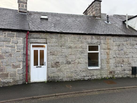 2 bed property, in Southwick Road, £115,000