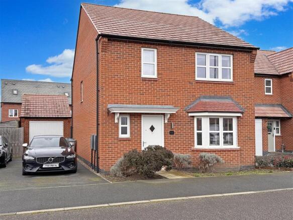 4 bed property, in Charters Drive, £260,000