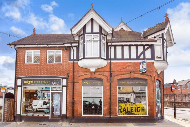 1 bed property, in St. James Street, £70,000