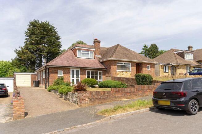 3 bed property, in Steyning Close, £525,000
