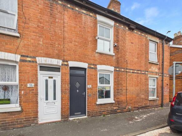 2 bed property, in Victory Road, £180,000