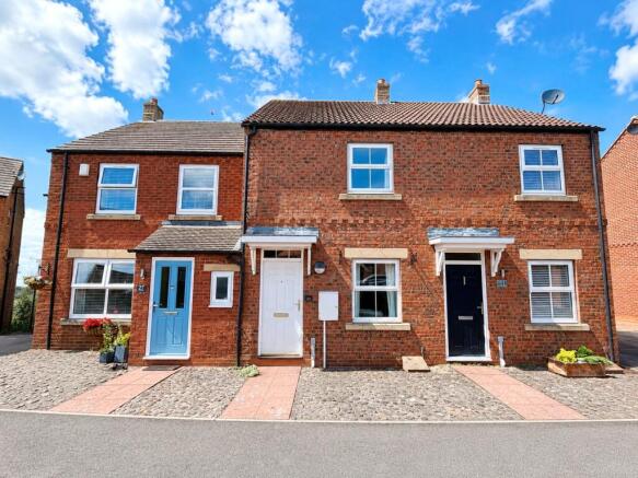 2 bed property, in Linen Way, £200,000