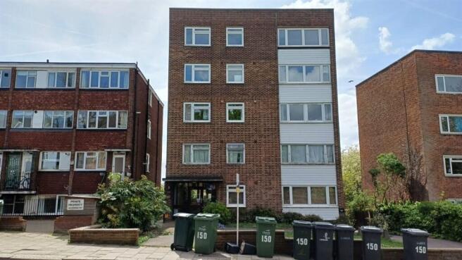 2 bed property, in Leigham Court Road, £185,000