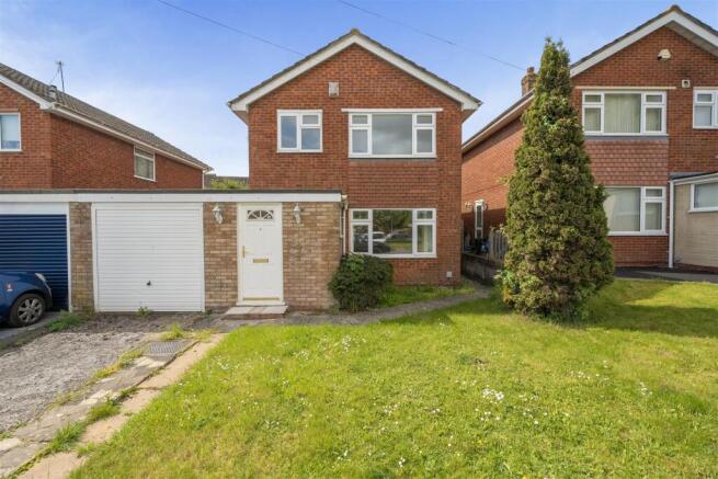 3 bed property, in Walnut Close, £425,000