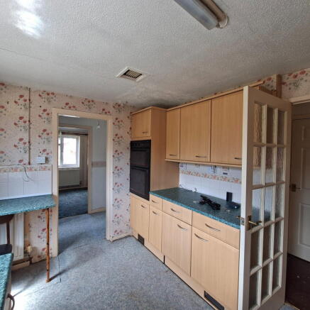 2 bed property, in Collins Close, £250,000
