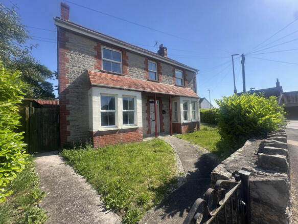 4 bed property, in Langport Road, £475,000