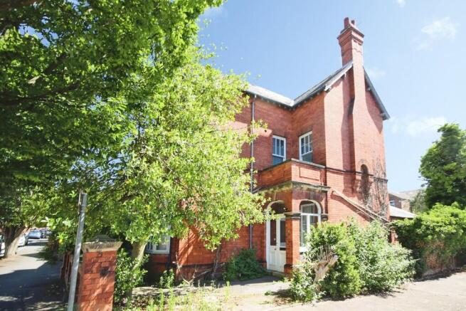 4 bed property, in Ashlin Grove, £365,000