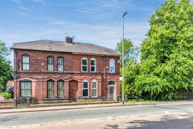 5 bed property, in Manchester Road, £540,000