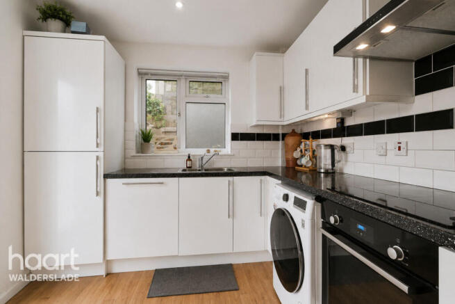 5 bed property, in Sussex Drive, £350,000