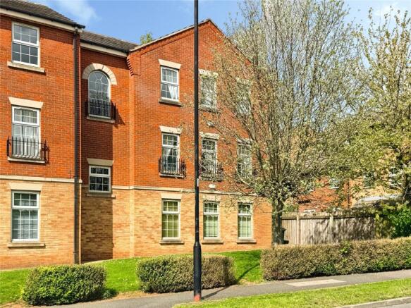 2 bed property, in Brander Close, £90,000