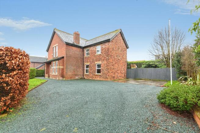 4 bed property, in High Street, £650,000
