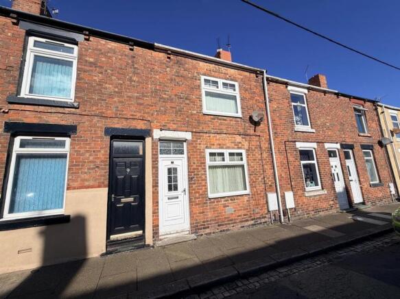 2 bed property, in Eleventh Street, £45,000