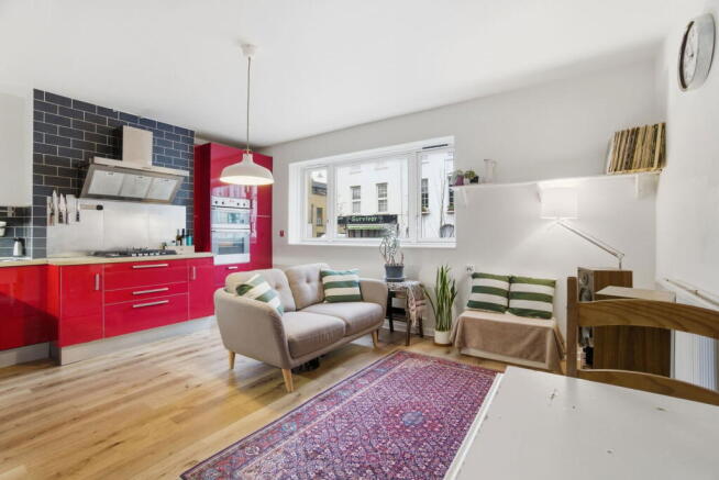 3 bed property, in Delancey Street NW1, £475,000