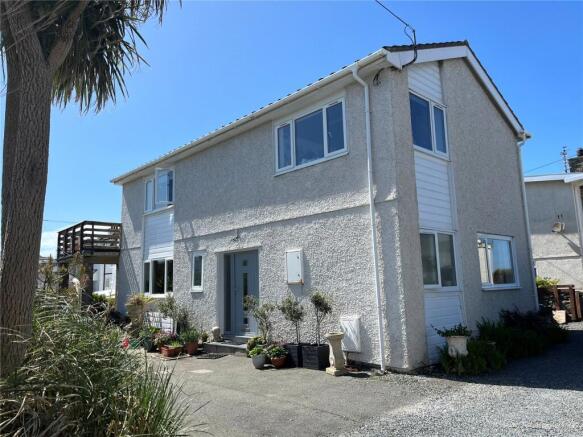3 bed property, in Ravenspoint Road, £550,000