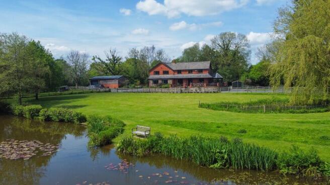 6 bed property, in The Vallets, £895,000