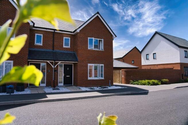 3 bed property, in Banbury Drive, £350,000