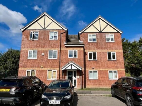 1 bed property, in Foxglove Way, £190,000
