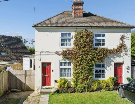 2 bed property, in Pump Lane North, £400,000