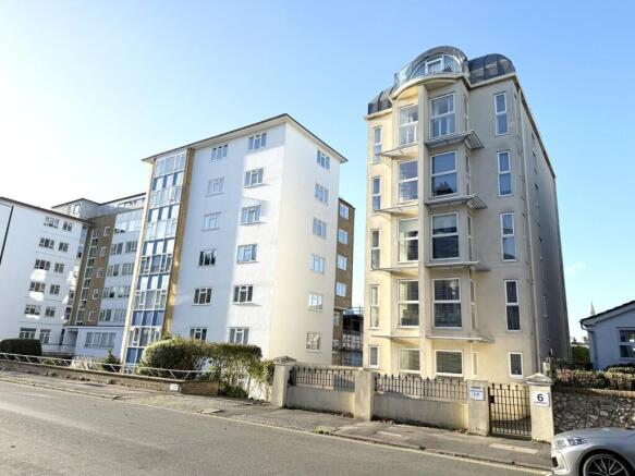 2 bed property, in Compton Street, £300,000