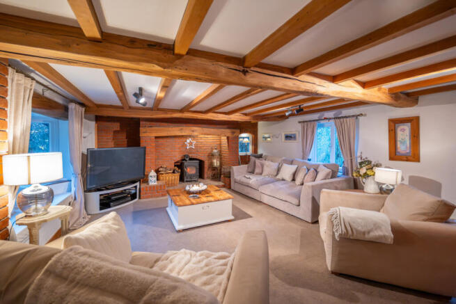 4 bed property, in Efflinch Lane, £900,000