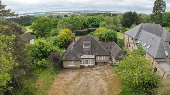 4 bed property, in Welton Old Road, £550,000