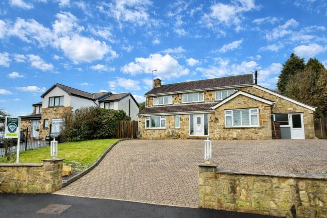 4 bed property, in Bardsey, £675,000