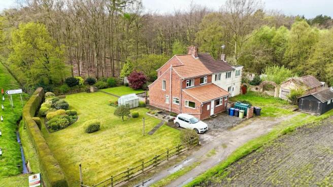 3 bed property, in Laughton Wood Corner, £210,000