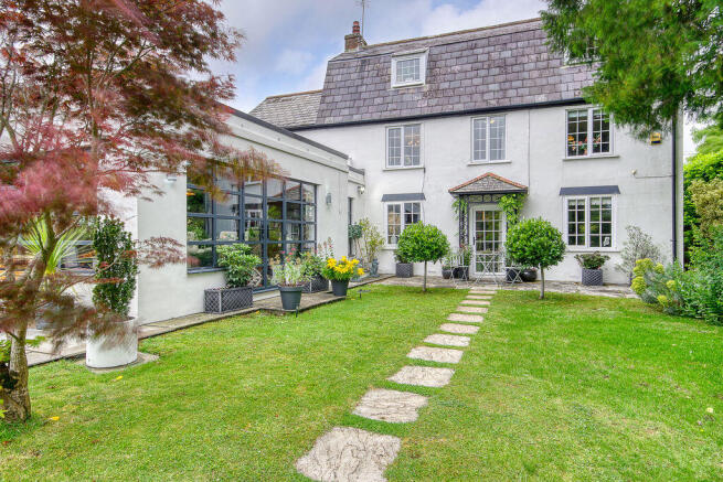 3 bed property, in Pear Tree Cottage, £685,000