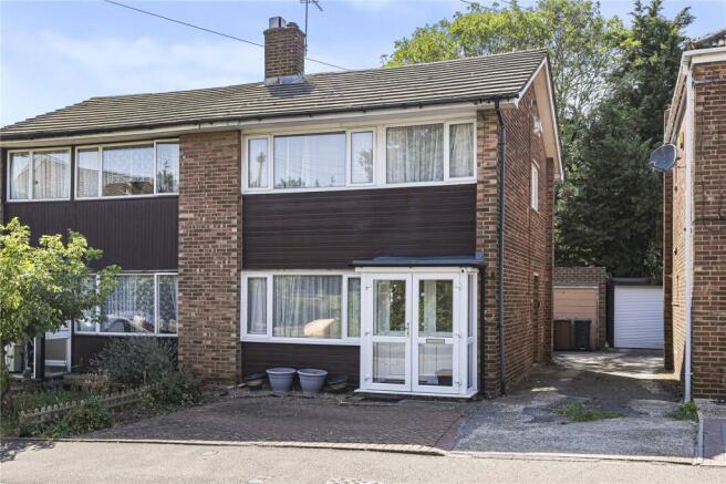 3 bed property, in Lonsdale Crescent, £350,000