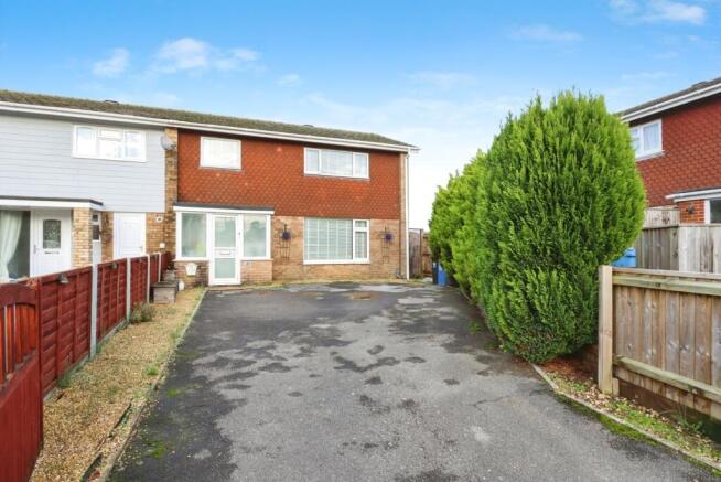 4 bed property, in King John Avenue, £350,000