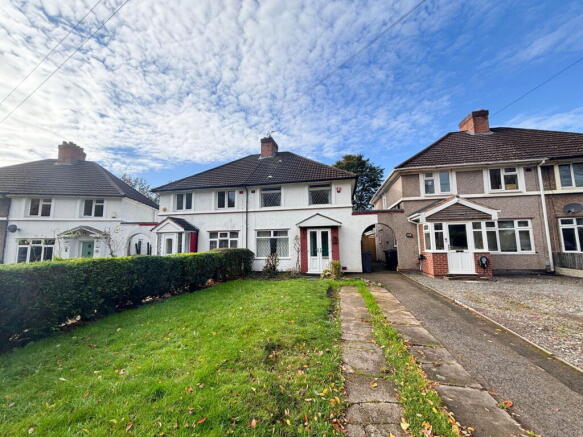 3 bed property, in 156 Court Lane, £240,000