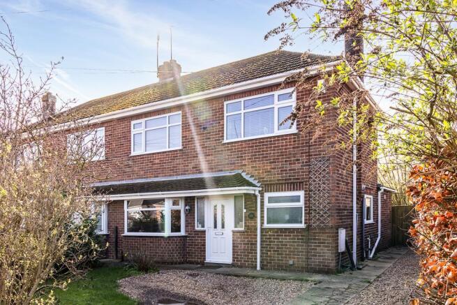 3 bed property, in Eastwood Road, £200,000